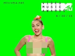 Umumkan Jadi Host MTV VMA 2015, Miley Cyrus Topless