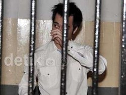 Sambil Menangis, Eza Gionino Minta Maaf ke Masyarakat Lewat Sang Kakak