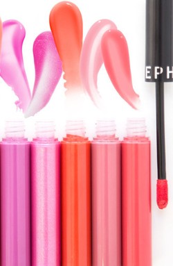 Tren Pakai Lipstik Cair Semakin Digemari, Ini Kata Blogger Kecantikan
