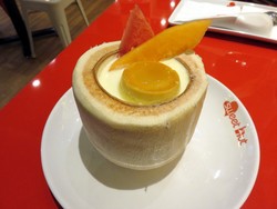 Sweet Hut: Mencicip Coconut Pudding yang Manis Creamy dan Sesame Balls yang Gurih Enak