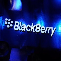 Menperin: BlackBerry Jangan Cari Duit Doang, Bangun Pabrik Dong!