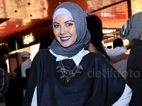 Ratna Galih Kini Berhijab, Begini Penampilannya