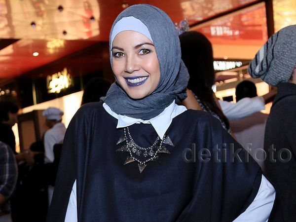 Ratna Galih Kini Berhijab, Begini Penampilannya