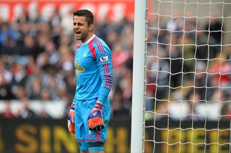 Swansea Tambah Kontrak Fabianski