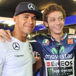 Hamilton Ingin Jajal Motor MotoGP, Rossi dan Lorenzo Siap Pinjamkan M1