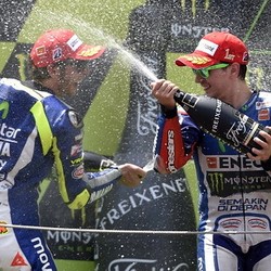 Lorenzo Fokus Kalahkan Rossi