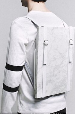 Tas Piknik Futuristik, Bisa Simpan Furnitur Hingga untuk Charger Smartphone