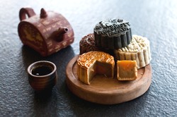 Sambut Festival Musim Gugur dengan Kue Bulan Eksklusif dari Pearl Chinese Restaurant