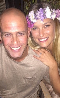 Siap Dinikahi Adi, Bar Refaeli Tampil Seksi Berbikini