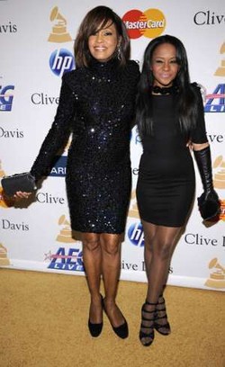 Putri Whitney Houston Meninggal, Kekasihnya Dituduh Berikan Minuman Beracun