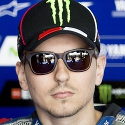 Lorenzo Kembali Terdepan, Marquez dan Dovizioso Masih Menguntit