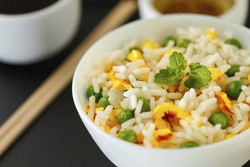 Berapa Nutrisi Bekal Nasi Goreng dan Roti Isi Selai?