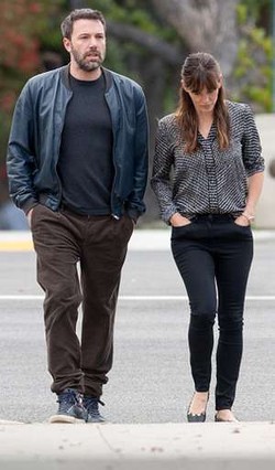 Ben Affleck Digosipkan Selingkuh, Jennifer Garner Tetap Pakai Cincin Kawin