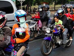 Berkendara Aman di Sekitar Pengguna Motor