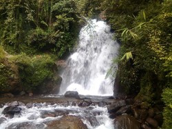 Libur Akhir Pekan di Jonggol, Ada 2 Air Terjun Keren!