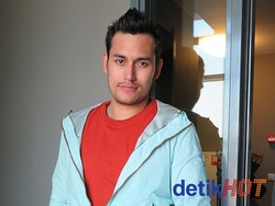 Merokok Jadi Adegan Paling Berat Bagi Arifin Putra di Negeri van Oranje