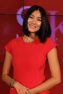 Tips Cantik Saat Travelling dari Dominique Diyose