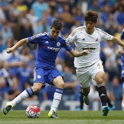 Courtois Dikartu Merah, Chelsea Diimbangi Swansea 2-2