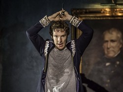 Debut Hamlet, Benedict Cumberbatch Marahi Fans karena Memotretnya