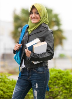 Praktis Hingga Syari, Ini 5 Kelebihan Pakai Kerudung Bergo