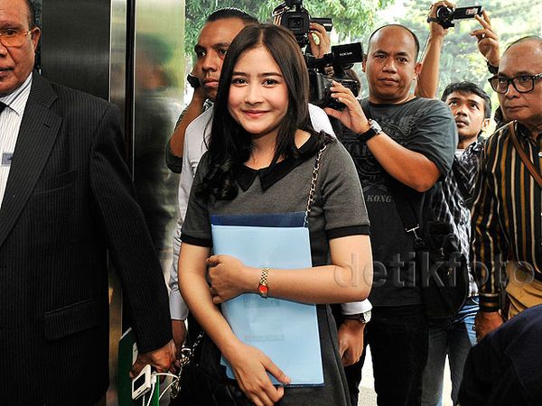 Prilly Latuconsina Bawa Bukti Tes Keperawanan ke Polda