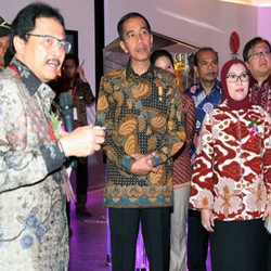 Jokowi ke Pelaku Pasar Modal: Yang Tak Percaya Infrastruktur Jalan Angkat Tangan