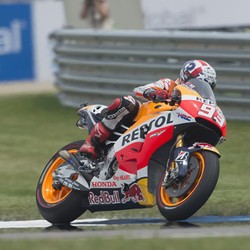 Marquez Juara Usai Menangi Duel dengan Lorenzo