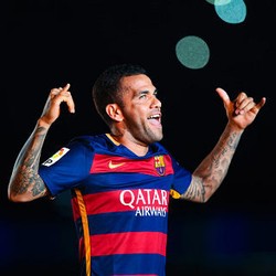 Di Tbilisi, Dani Alves Kejar Maldini