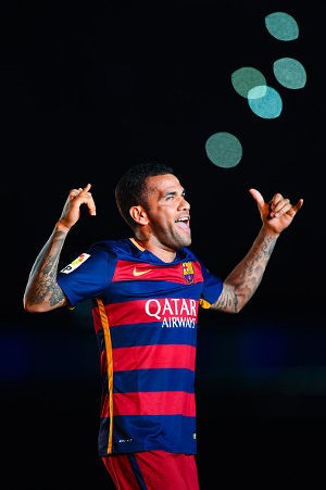 Di Tbilisi, Dani Alves Kejar Maldini