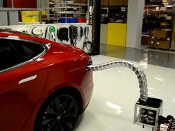 Keren, Tesla Bocorkan Pengisian Baterai Robot Rumahan