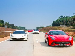 Pengguna Mobil Ferrari Jajal Tol Terpanjang di Indonesia