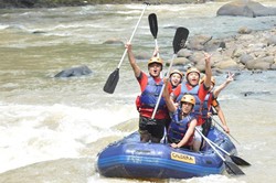 Rafting Seru di Sungai Citarik, Sukabumi