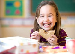 Agar Gigi Anak Tak Mudah Rusak, Berikan Buah dan Produk Susu Secara Teratur