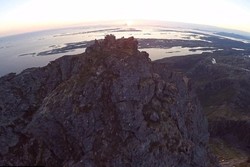 Pakai Drone, Traveler Rekam Fenomena Midnight Sun di Norwegia