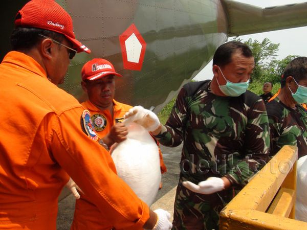 Hujan Buatan untuk Padamkan Kebakaran Hutan