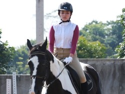 Suka Memacu Adrenalin, Manda Cello Menunggang Kuda Seminggu Sekali