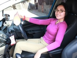 Tak Suka Pakai Sopir, Si Cantik Manda Cello Pernah Ikut Drag Race