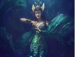 Open Eyes! Seksinya Julia Perez Jadi Nyi Roro Kidul di Dalam Air