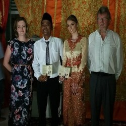 Cerita Cinta Bersemi Antara Kumbara dan Bule Cantik