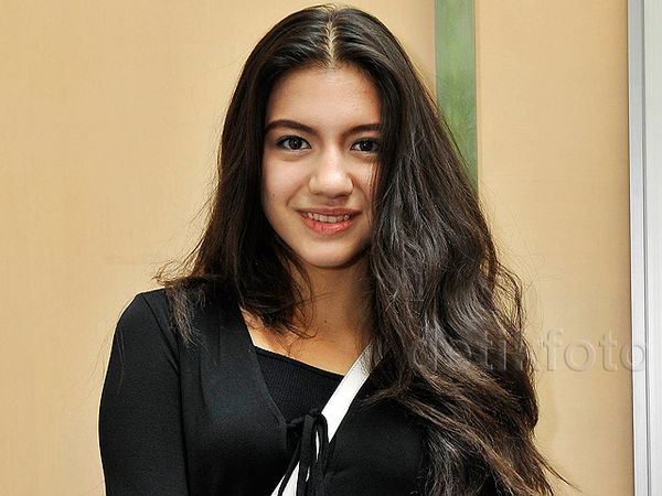 Cassandra Lee, Bibirnya Kok Kering?