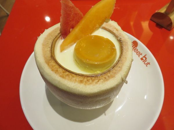 Menikmati Coconut Pudding yang Creamy dan Sesame Balls yang Gurih di Sweet Hut Menikmati Coconut Pudding yang Creamy dan Sesame Balls yang Gurih di Sweet Hut