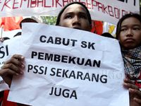 Jakmania Demo Kantor Menpora
