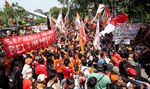 Jakmania Demo Kantor Menpora
