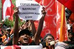 Jakmania Demo Kantor Menpora
