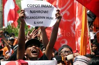Tujuan mereka melakukan aksi tersebut meminta agar SK pembekuan PSSI segera dicabut, agar kondisi sepakbola kembali normal.