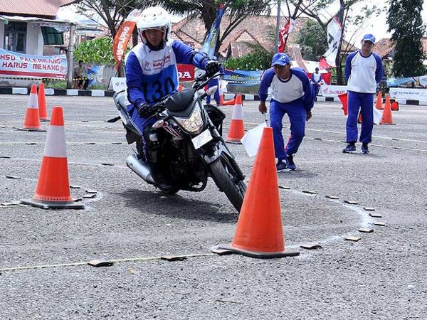 AHM Gelar Kompetisi Instruktur Safety Riding AHM Gelar Kompetisi Instruktur Safety Riding
