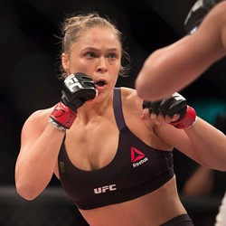 Mayweather Ditantang Petarung UFC Wanita