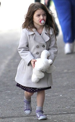 Selain David Beckham, 5 Seleb Ini Juga Masih Biarkan Anaknya Ngempeng