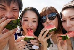 Jaga Kebugaran Tubuh Saat Udara Panas dengan Konsumsi Makanan Enak Ini (1)