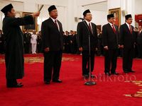 Jokowi Lantik 5 Menteri Baru dan Seskab